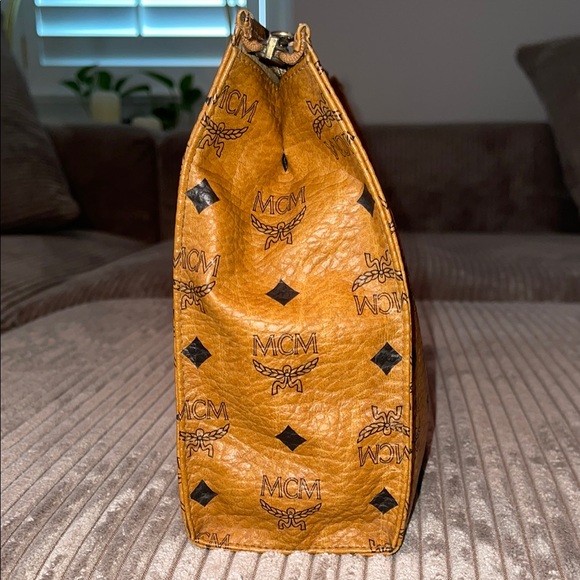 MCM Large Tan Visetos Clutch - Picture 3 of 14